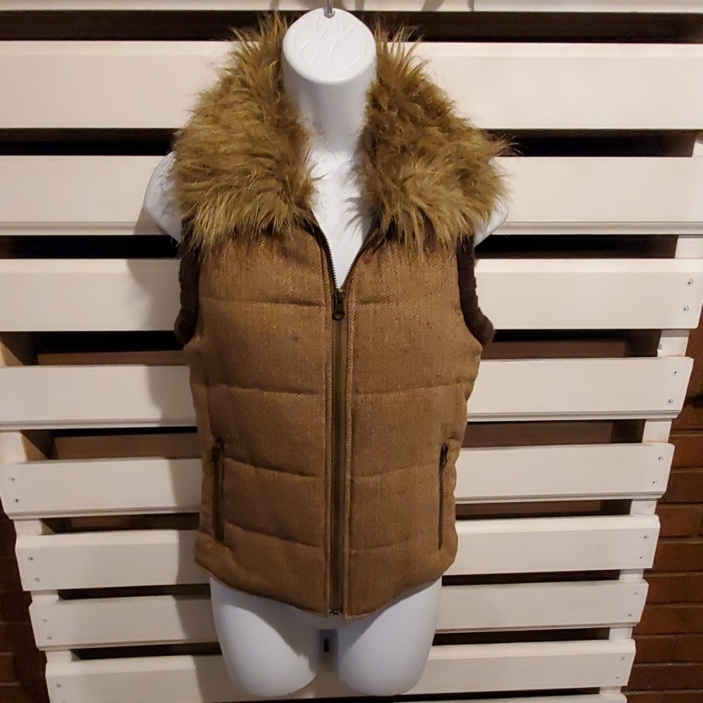 B. B. DAKOTA vest.                     #531